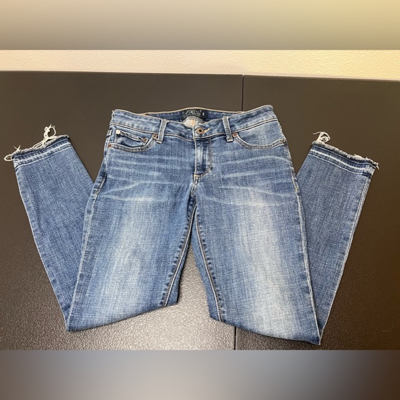 Lucky Brand Denim - 21/26 Lucky Brand Lolita Capri W/ Frayed Hem